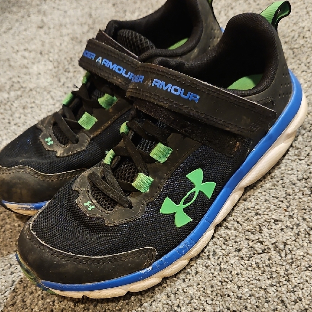 Under Armour Kids' Black and Green Sneakers Size 3